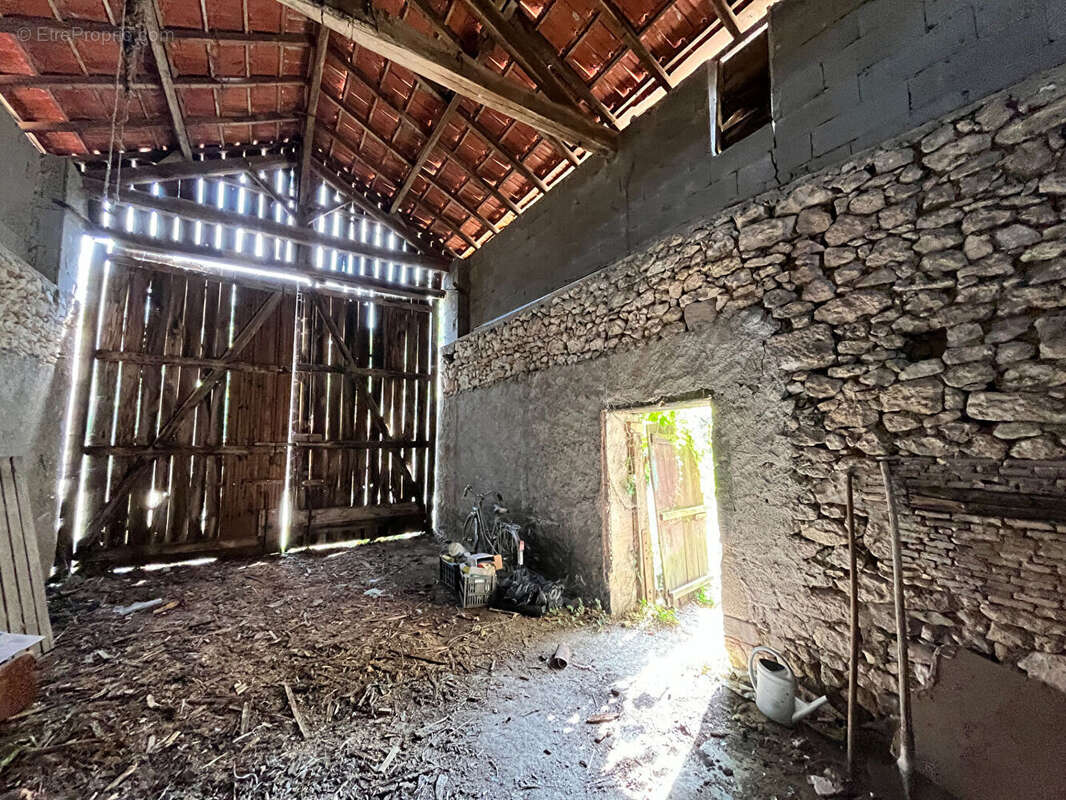 Maison en pierre à restaurer proche Villeréal - photo 4