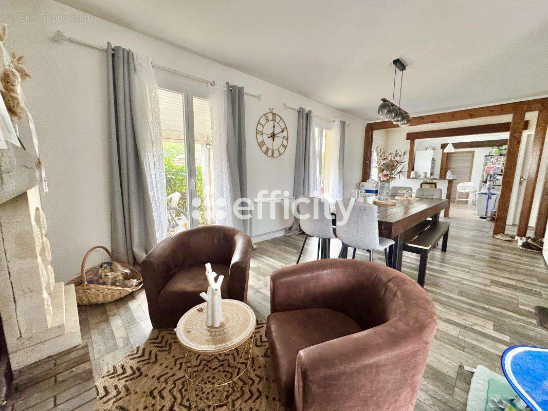 Maison 106 m² à La Lande-De-Fronsac  - photo 3