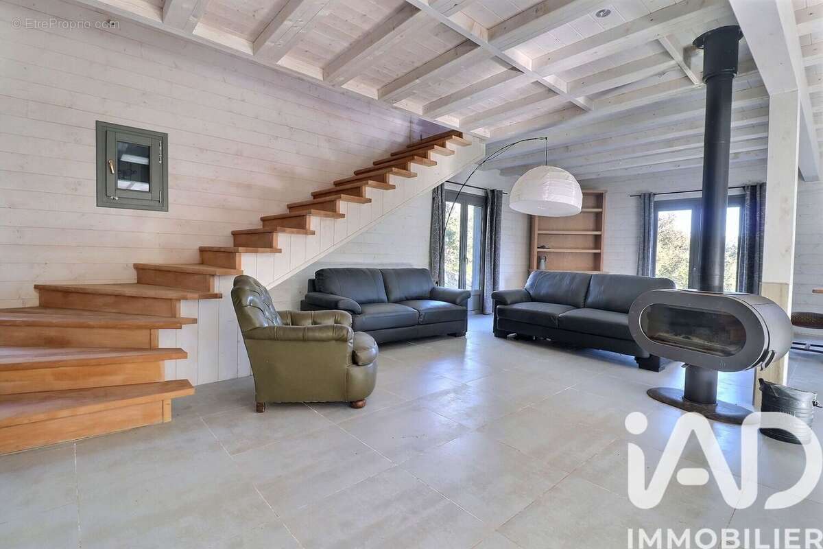 Maison 227 m² à Chateauvert  - photo 6