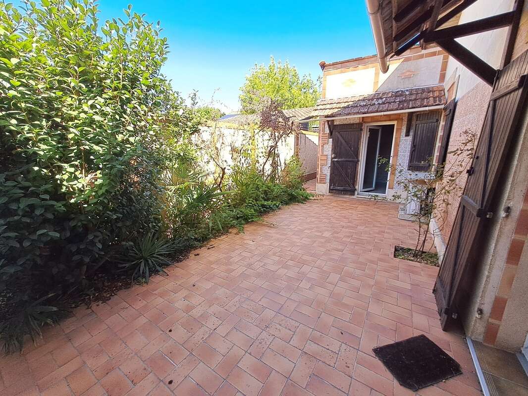 Grande Maison énorme potentiel - photo 9