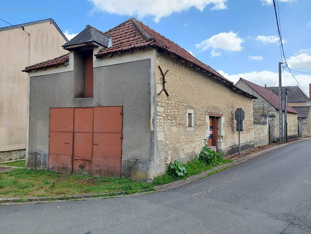 Parking à SCORBE-CLAIRVAUX