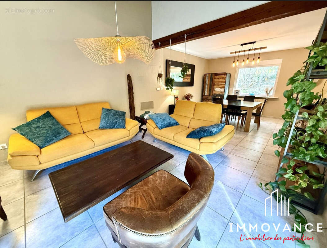 Maison à VAILHAUQUES