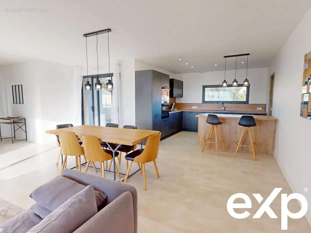 salon séjour cuisine us - Maison à MONTGUEUX