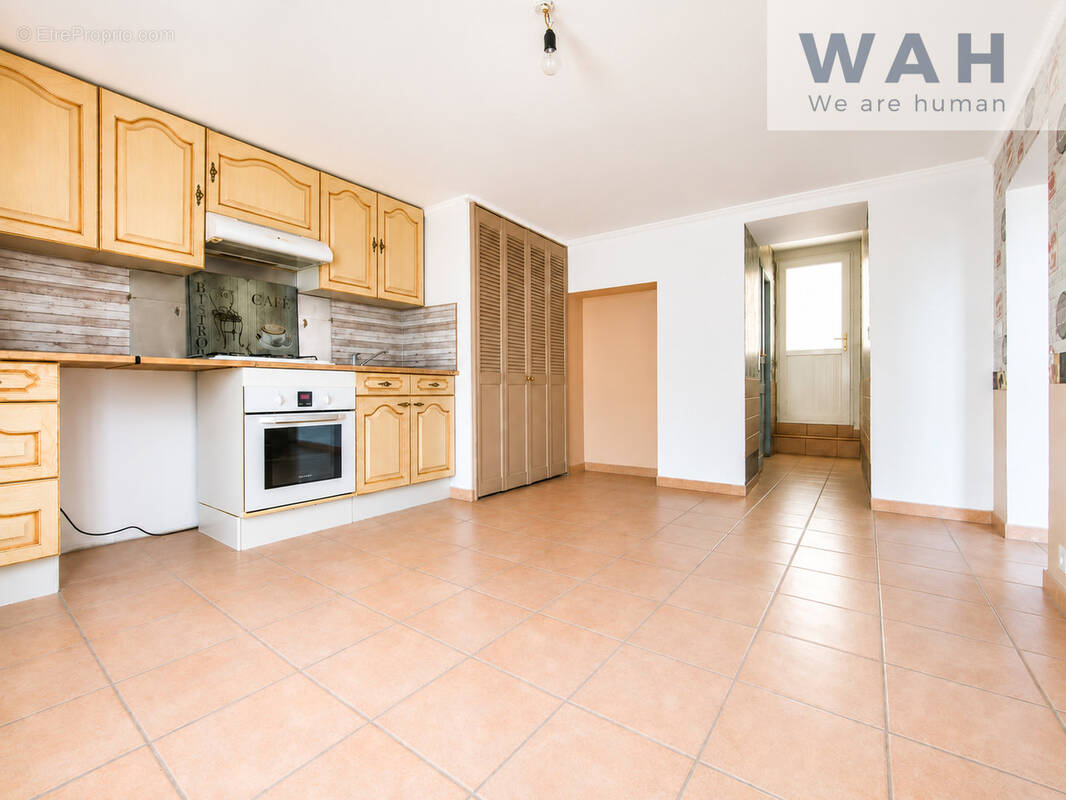 Maison de village t4 avec cours et gros potentiel en rez-de-chaussee - photo 1
