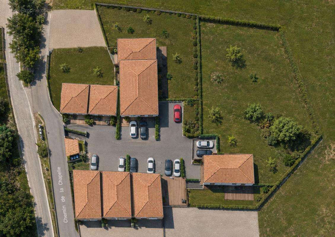 LOT 3 — T4 DUPLEX AVEC GRAND JARDIN ET TERRASSE (106,93 M² HABITABLES) – 147 m2 de jardin privatif – 1 garage de 25 m2 et 1 plac - photo 4