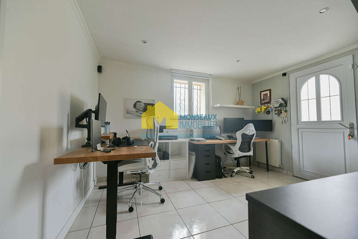 Maison à SAINTE-GENEVIEVE-DES-BOIS