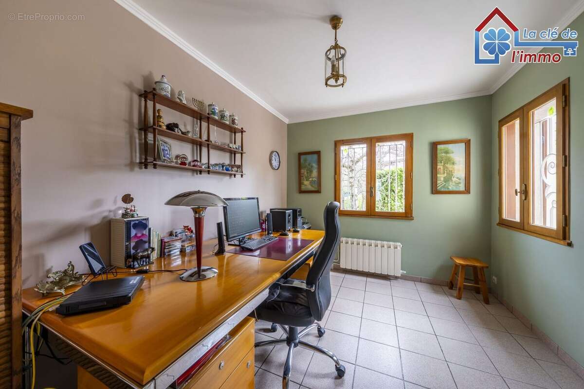 Maison à VAUX-LE-PENIL