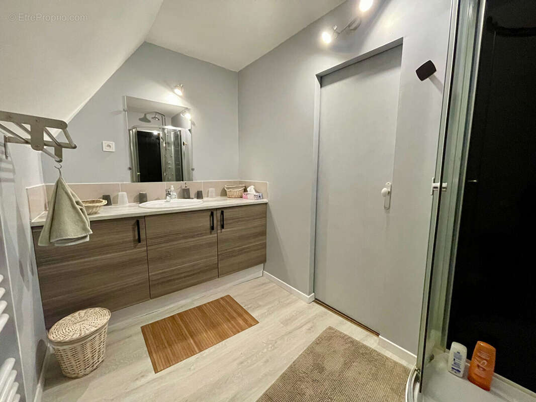 Maison à BAZOUGES-LA-PEROUSE