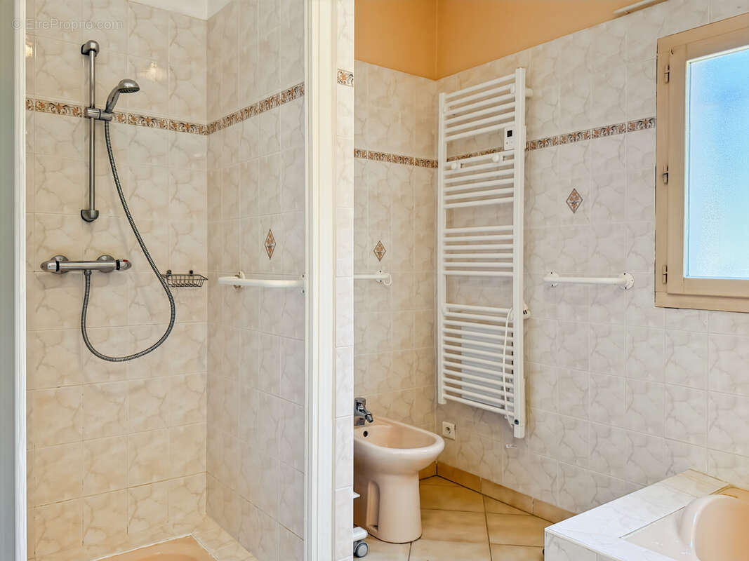 Belle Villa de Plain-Pied avec Piscine   155 m2 Habitables   Jardin Arboré de 2 325 m2   Saint-Étienne-de-Font - photo 25