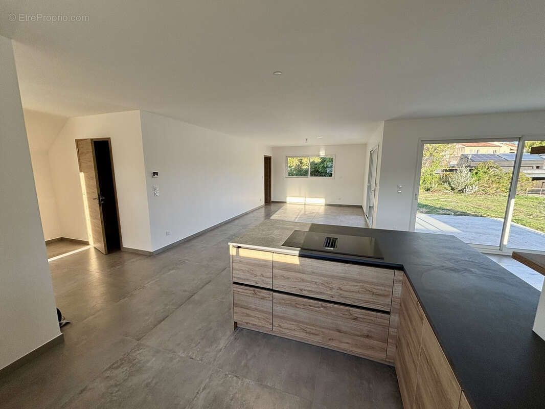 Maison à LES GRANGES-GONTARDES