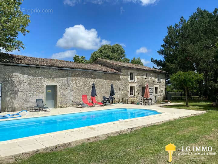 Maison à SAINT-SIGISMOND-DE-CLERMONT