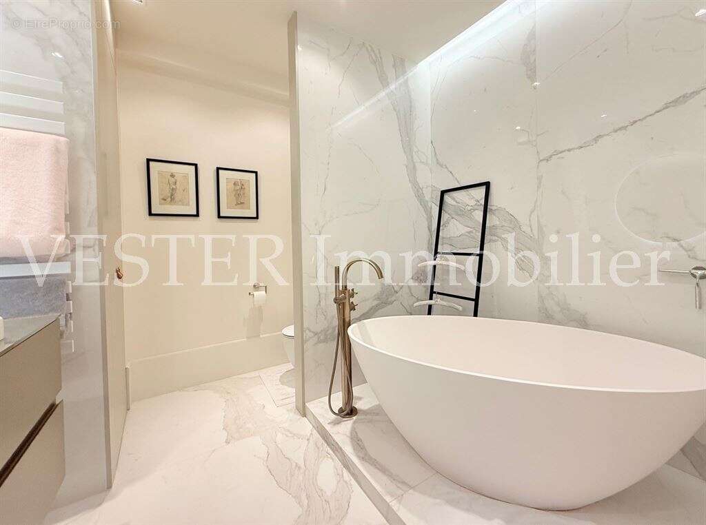 Appartement à PARIS-7E