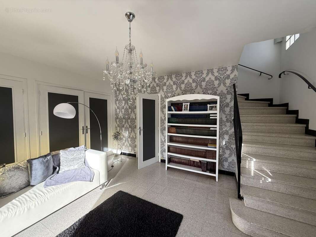 Maison à SAINT-LAURENT-DU-PAPE