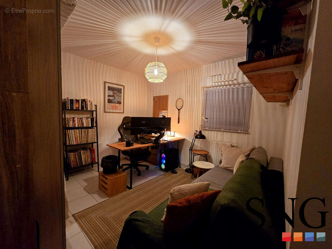 Appartement à GARONS
