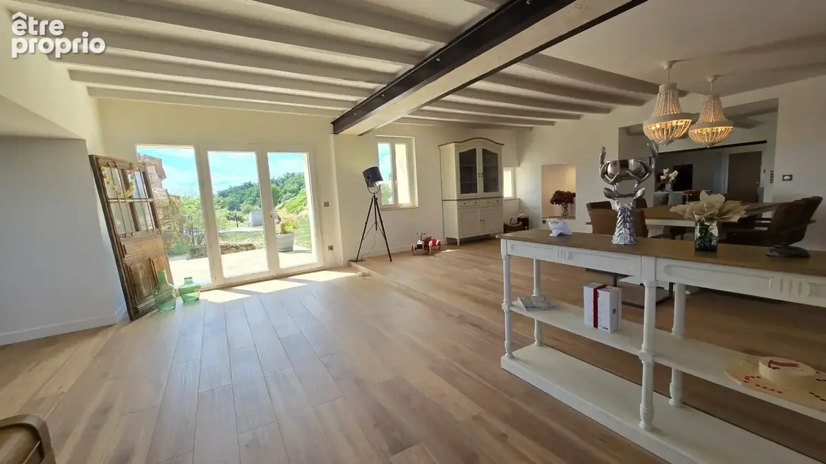 Propriété d'Exception Rénovée – 7.5 hectares - Étang privée - vue panoramique - Piscine - Source - photo 27