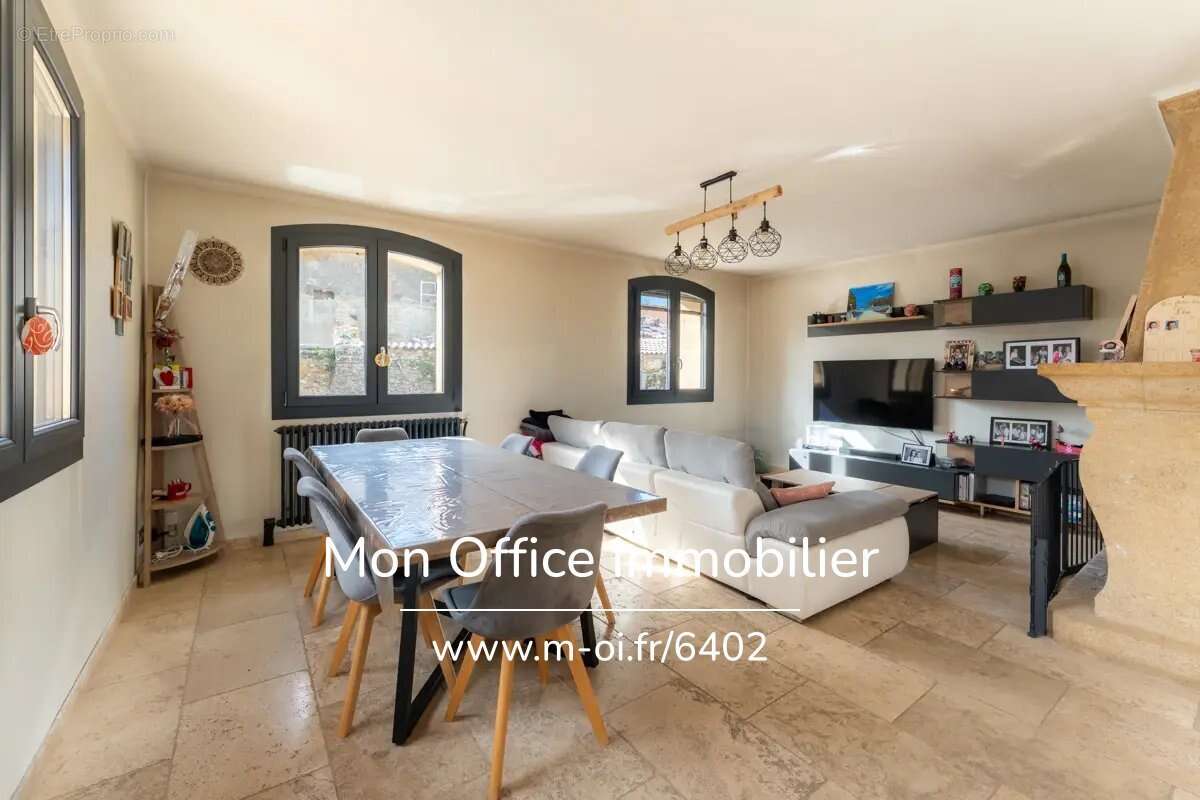 Référence : 6402-SKA. - Maison 4 pièces avec deux terrasses, un garage et 3 places de stationnement à Rognes (13840) - photo 2