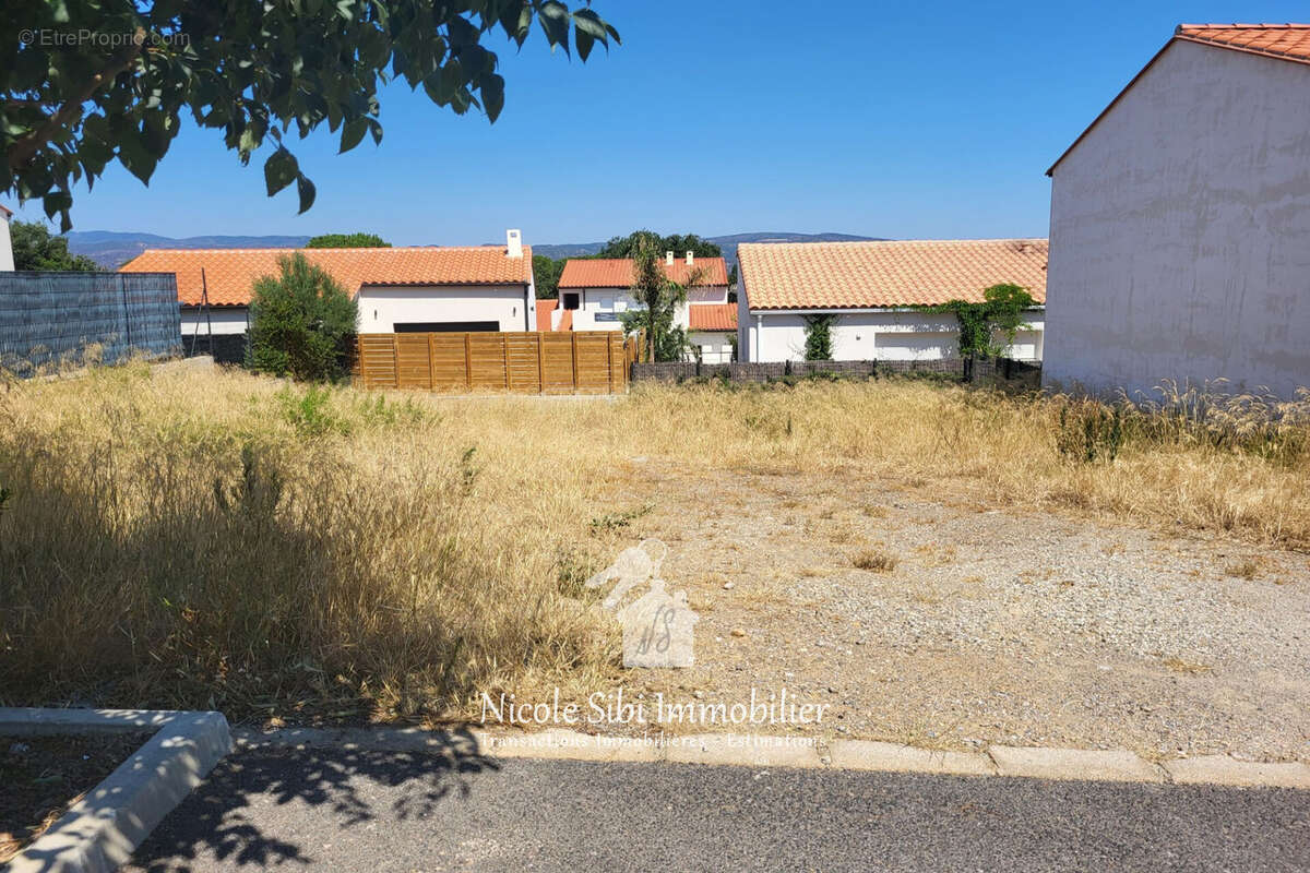 Terrain 280 m² à Corbere-Les-Cabanes  - photo 2