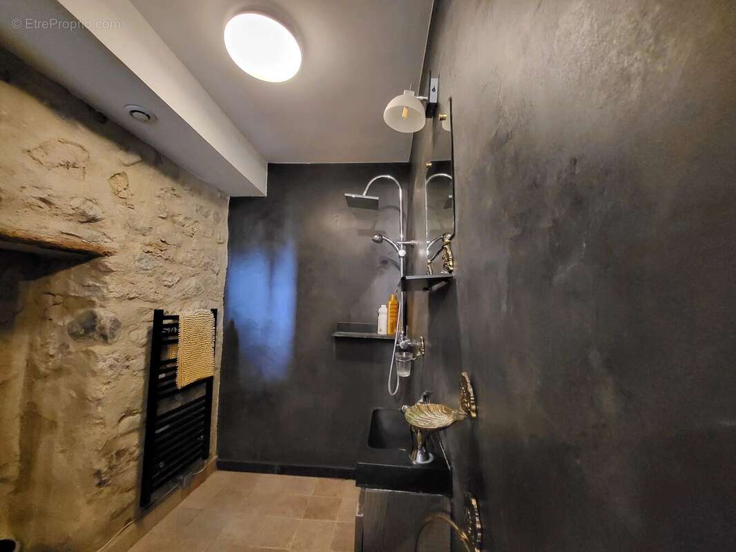 Maison de caractère à fort potentiel pour activité de gîte avec 5 chambres en-suite. - photo 7