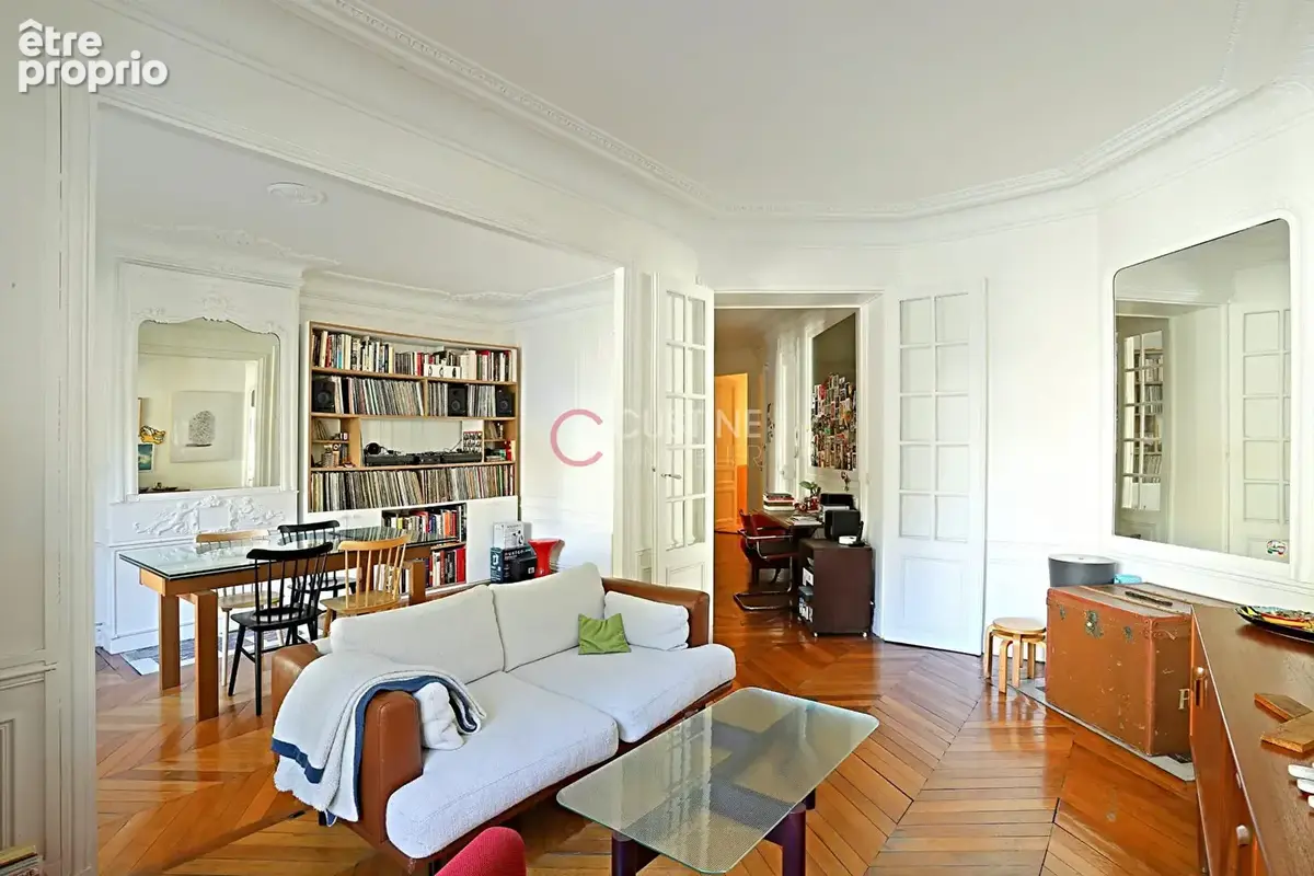 Boulevard Barbès -87 m² - 4 pièces -2 chambres - Charme de l'ancien - photo 4
