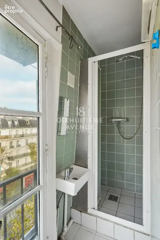 Boulevard Barbès, studette 12,5m² vue Sacré-Coeur - photo 9