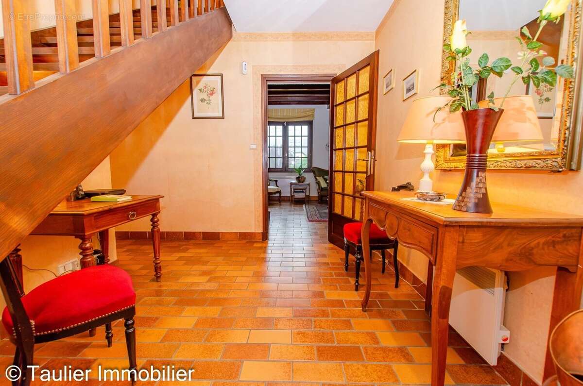 ST VÉRAND -- Élégante maison familiale 5 chambres - photo 5