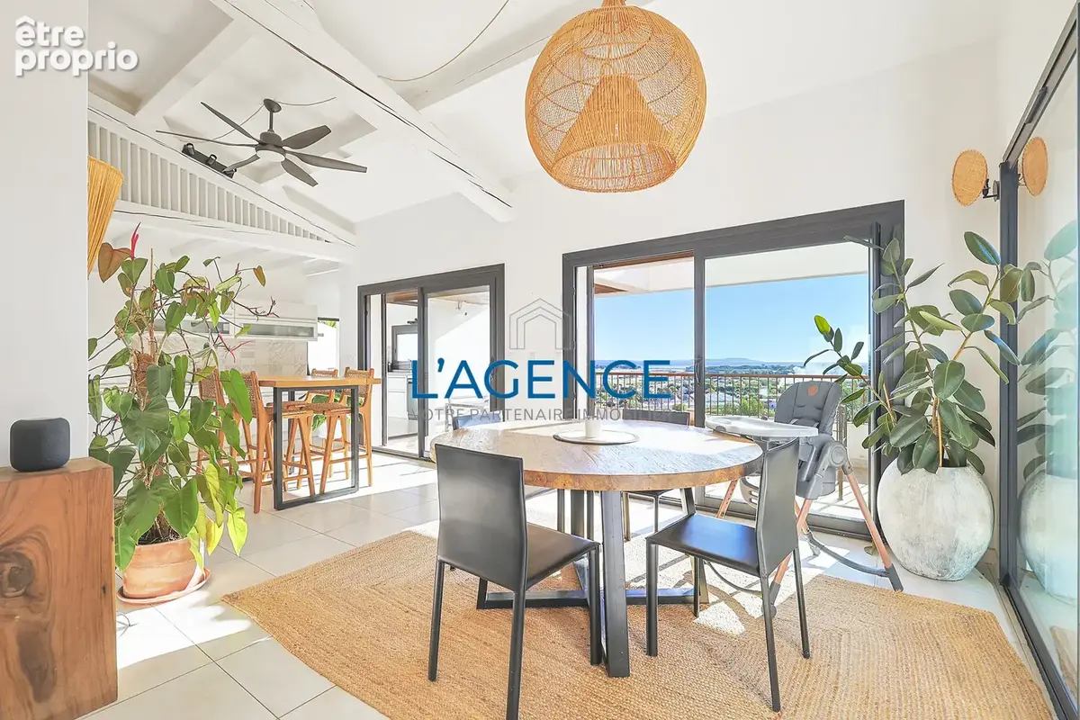 Villa contemporaine de 221 m2 avec vue mer, au calme, sur un terrain arboré de 1830M2 - photo 4