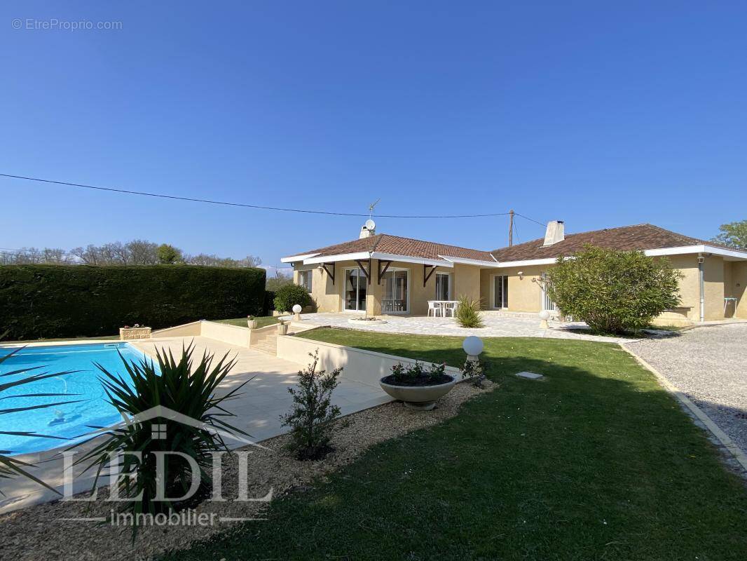 Magnifique Ensemble Immobilier avec Deux Maisons - photo 1