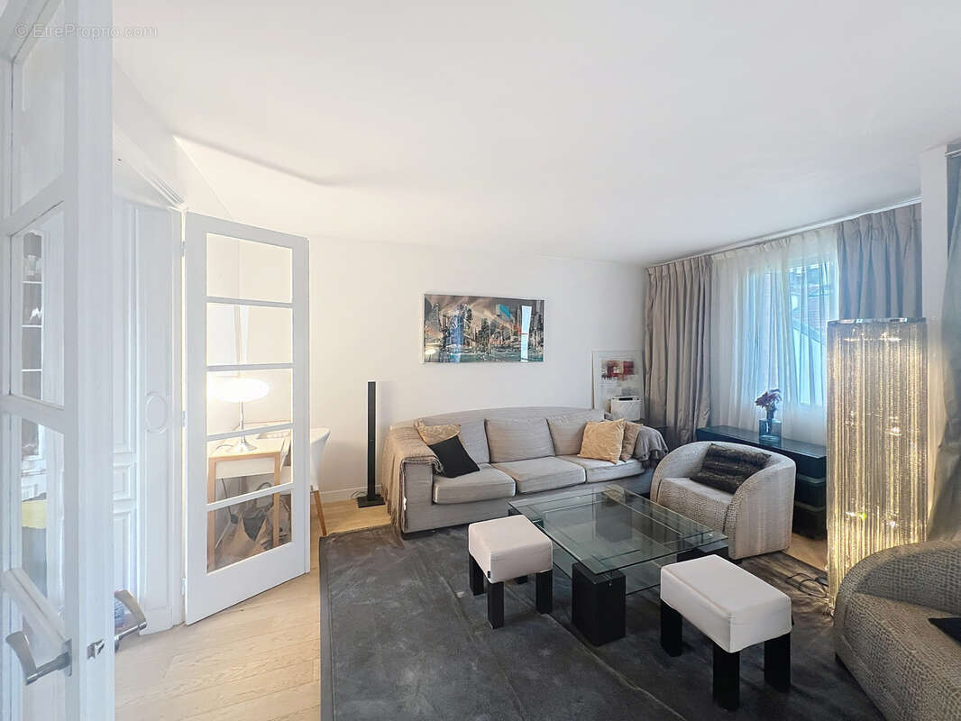 Appartement à NEUILLY-SUR-SEINE