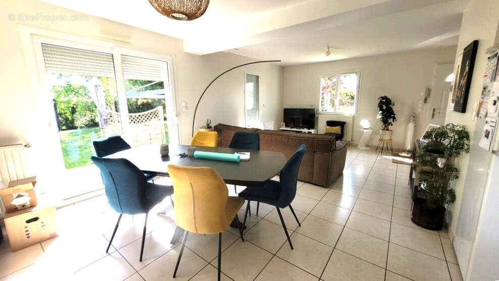 EXCLUSIVITE : hors lotissement, maison en excellent état de 5 pièces sur un terrain de 794m² - photo 3
