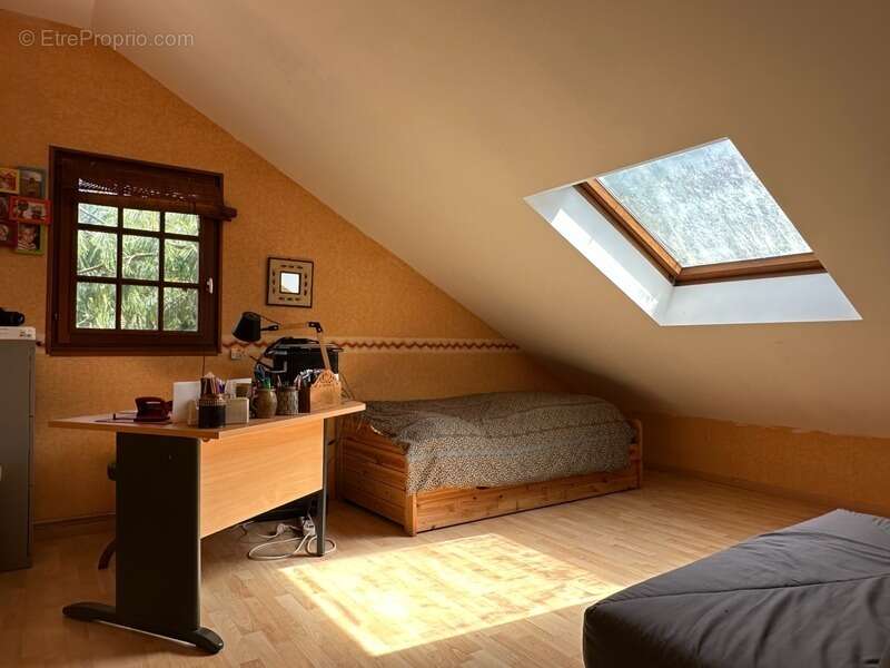 VARENNES SUR LOIRE, Longère 3 chambres sur jardin de 1280m² - photo 10