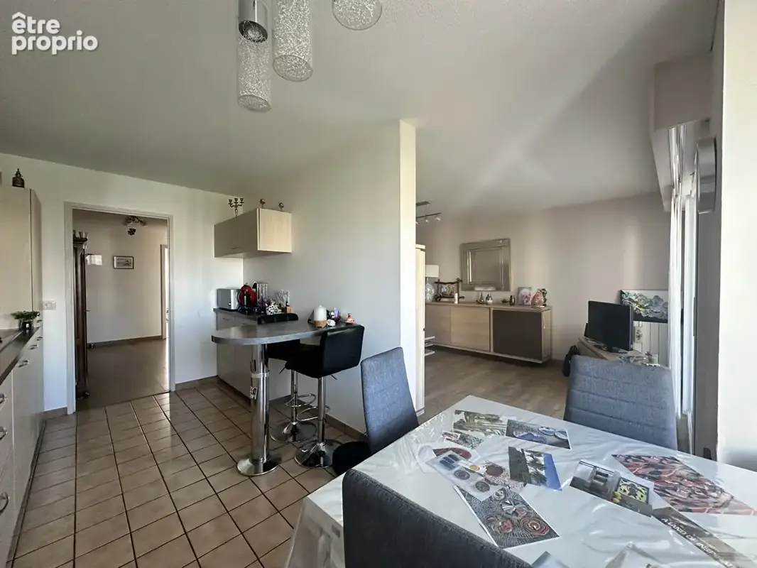 A vendre à Annemasse - Appartement T3 traversant de 67,79 m² avec balcon et vues dégagées - photo 2