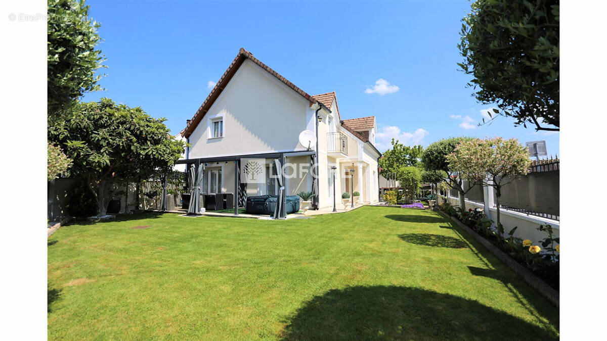 Maison à VIGNEUX-SUR-SEINE