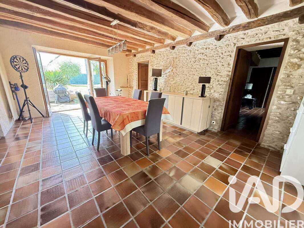 Maison 183 m² à Bannost-Villegagnon  - photo 6
