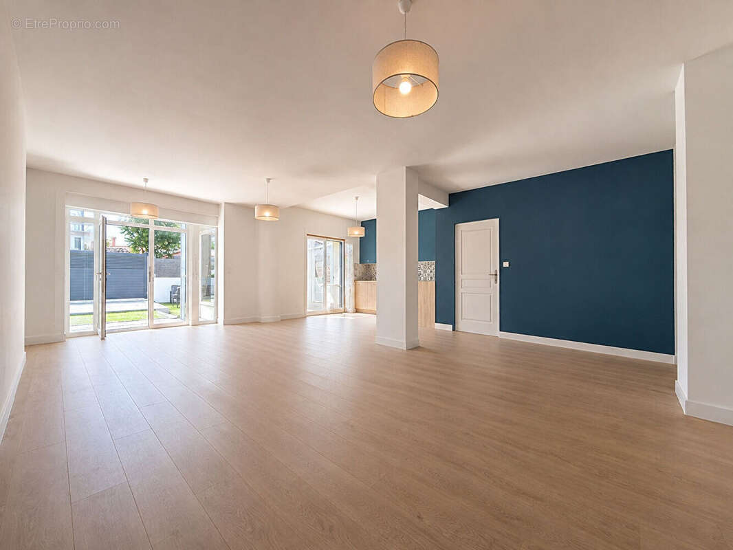 Maison T7 155m² Eysines - photo 2