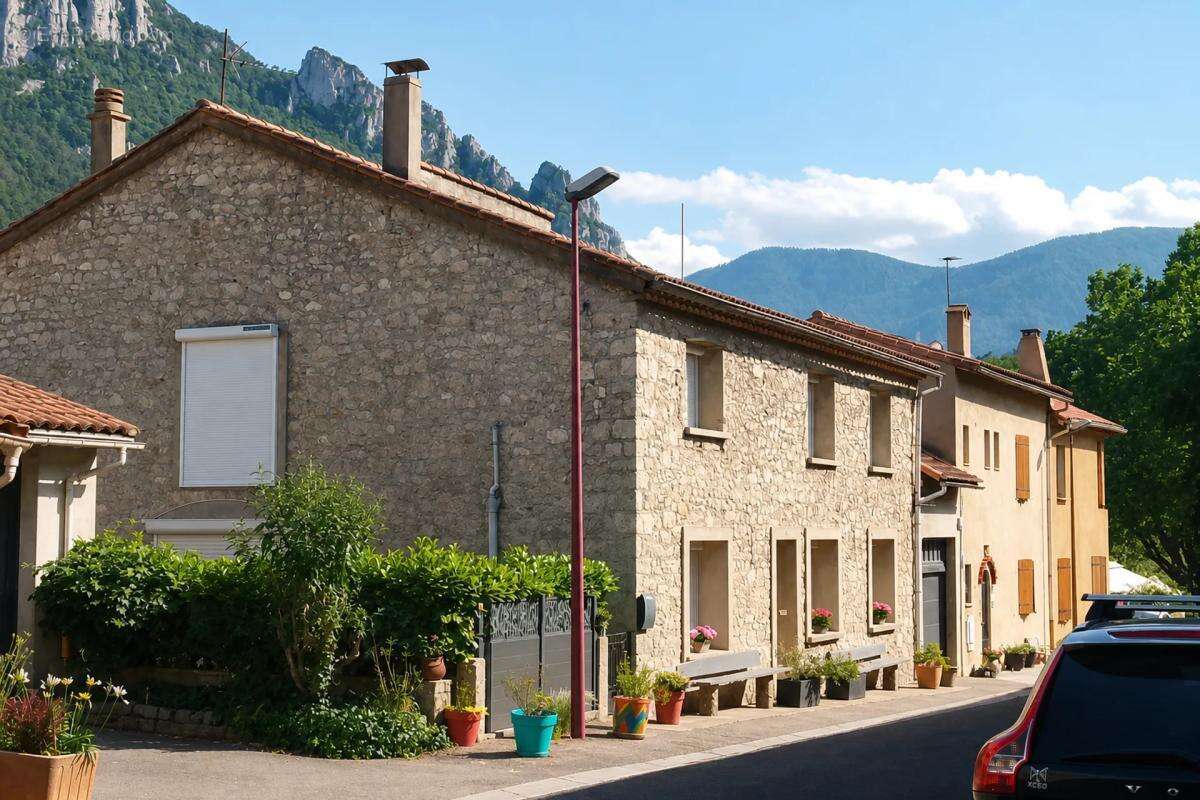 Élégante maison de plus de 200 m² à Axat rénovée avec extérieurs - photo 23