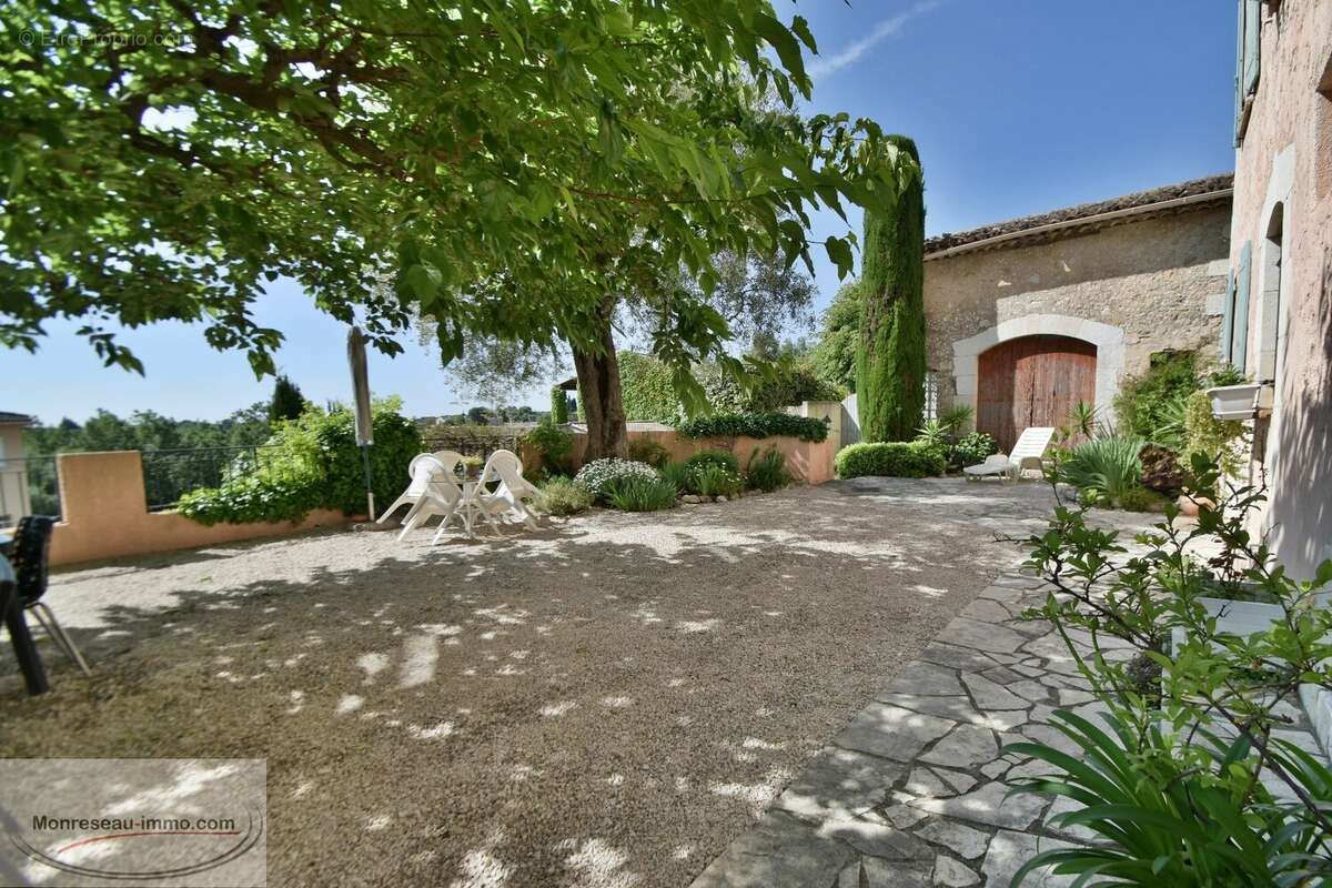 Appartement à LE ROURET