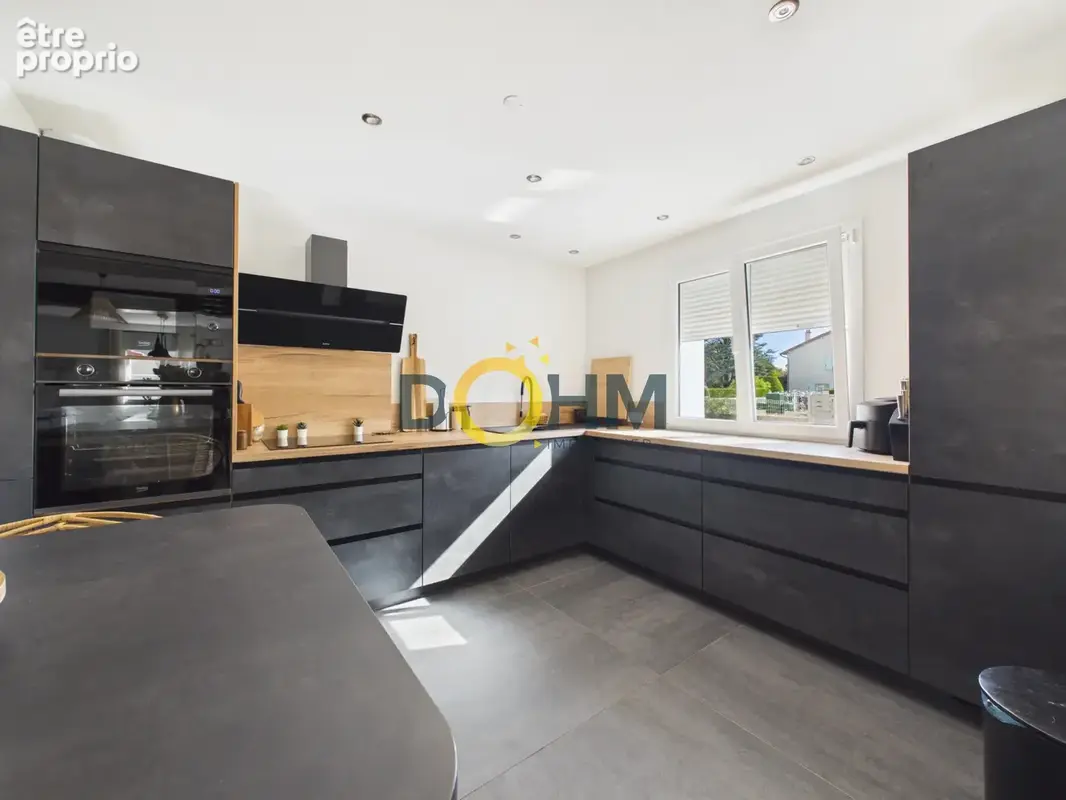 Maison T5 rénovée avec garage double à Saint-Christophe-sur-Dolaison - photo 10