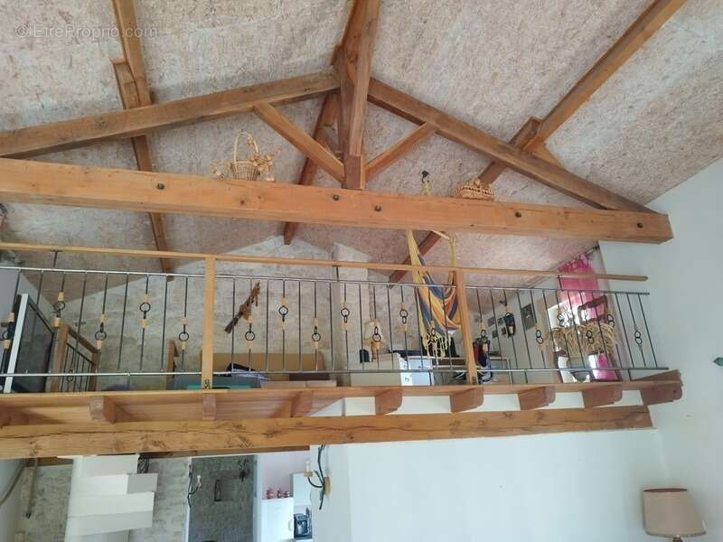 Charente, exceptionnelle ! A 10mn de La Rochefoucauld, maison 206 m², pièce de vie 70 m², grange, terrain clos 3602m² - photo 11