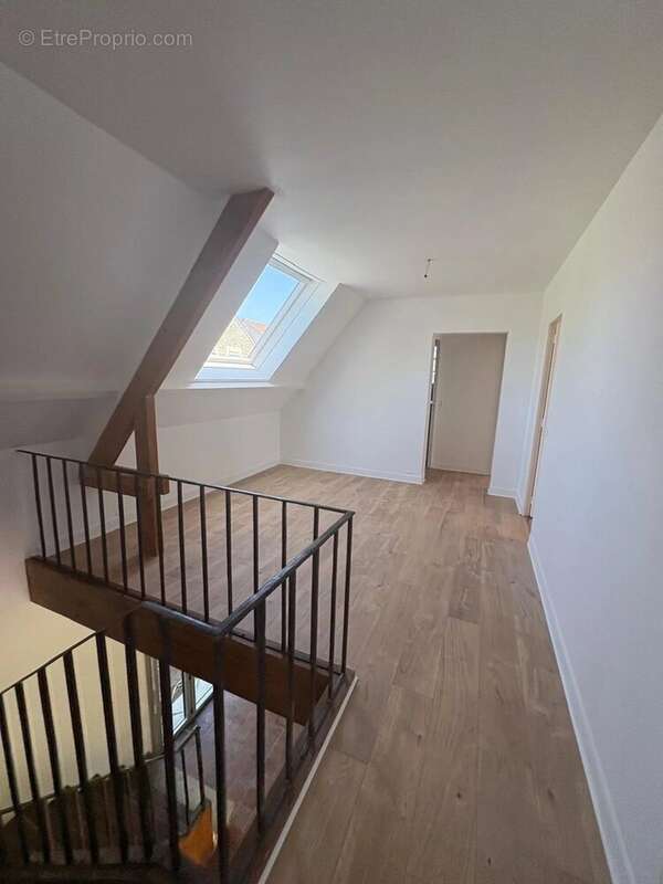 Maison à SAINT-NOM-LA-BRETECHE