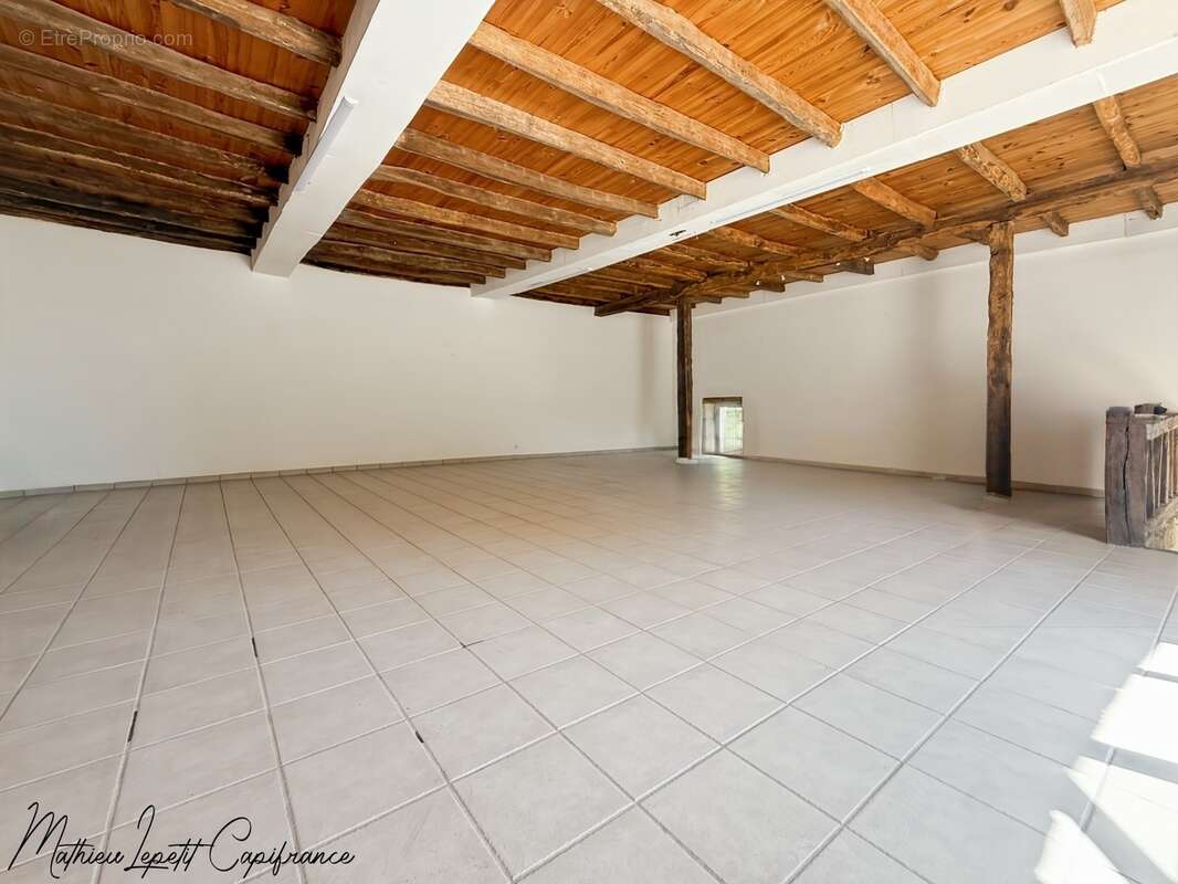 Aux portes de Périgueux – Authentique longère en pierre du XIXᵉ siècle 210 M²- T7 – DPE B – Terrain clos de 1,14 hectare-dépenda - photo 24