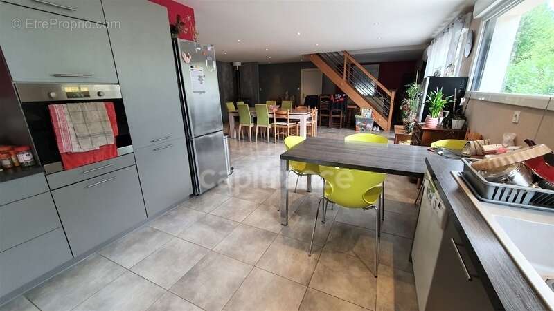 VAUVILLERS (70). Ensemble immobilier composé d'une maison d'habitation de 170m² et d'un bâtiment de 520m² - photo 7