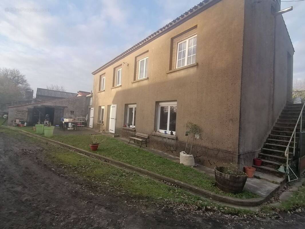 Maison à LA CHAPELLE-PALLUAU