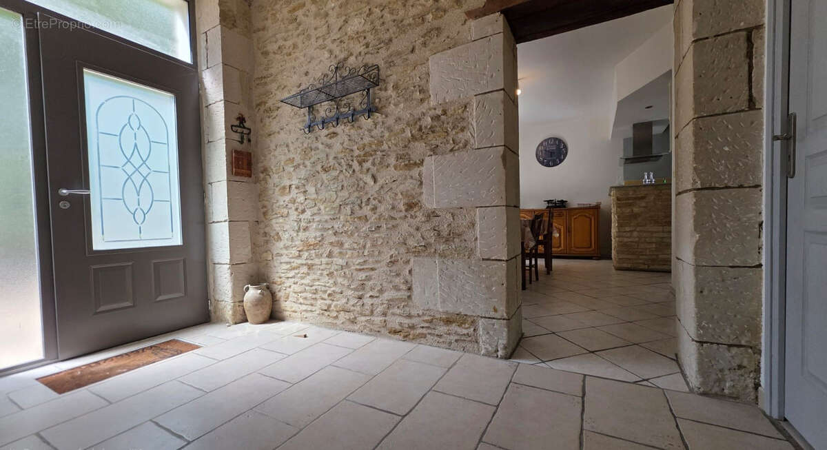 Maison à LENCLOITRE