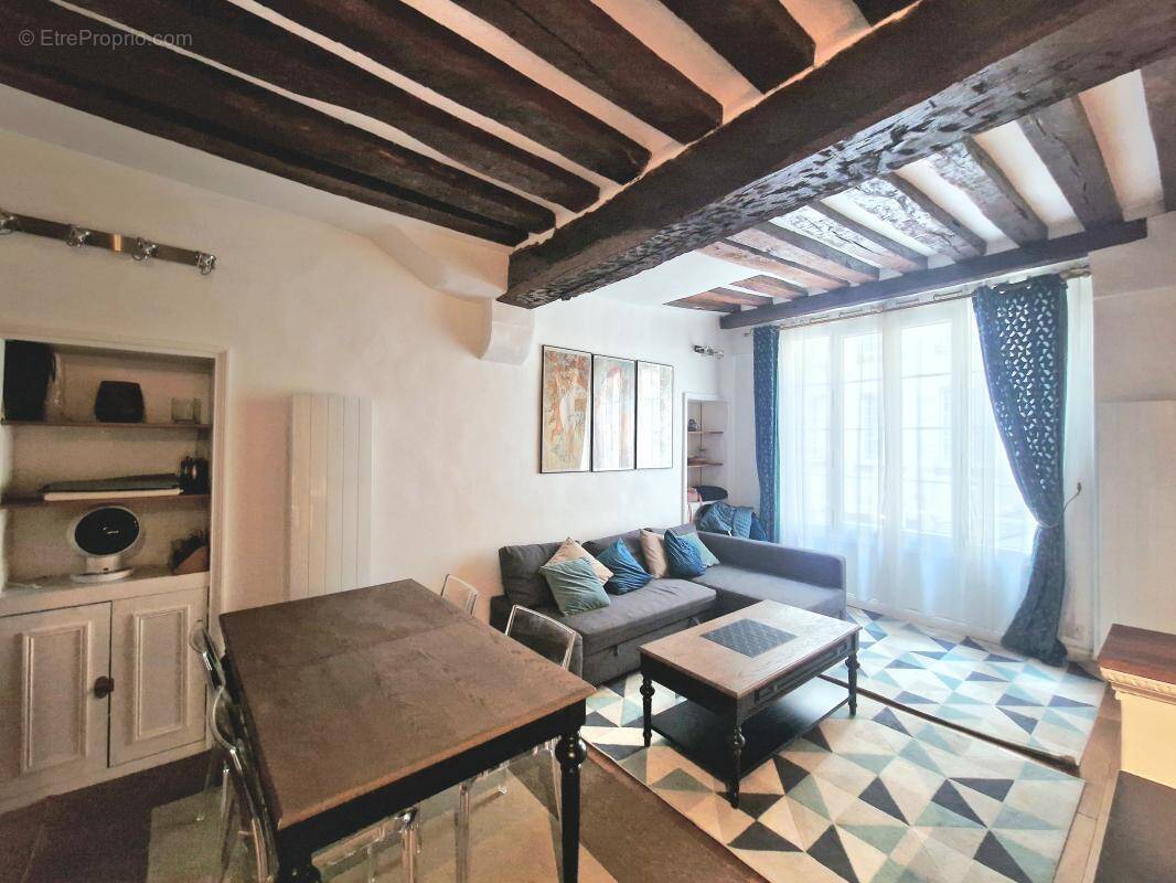 Appartement à PARIS-1E