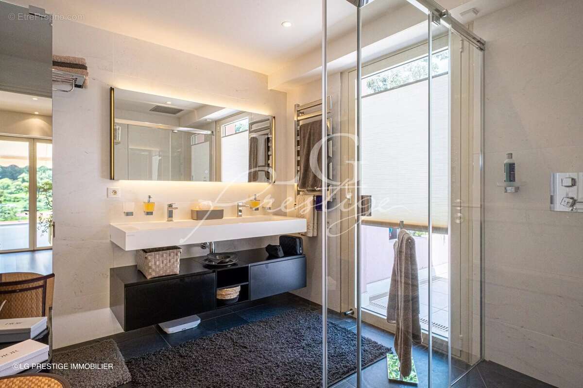 Appartement à MANDELIEU-LA-NAPOULE