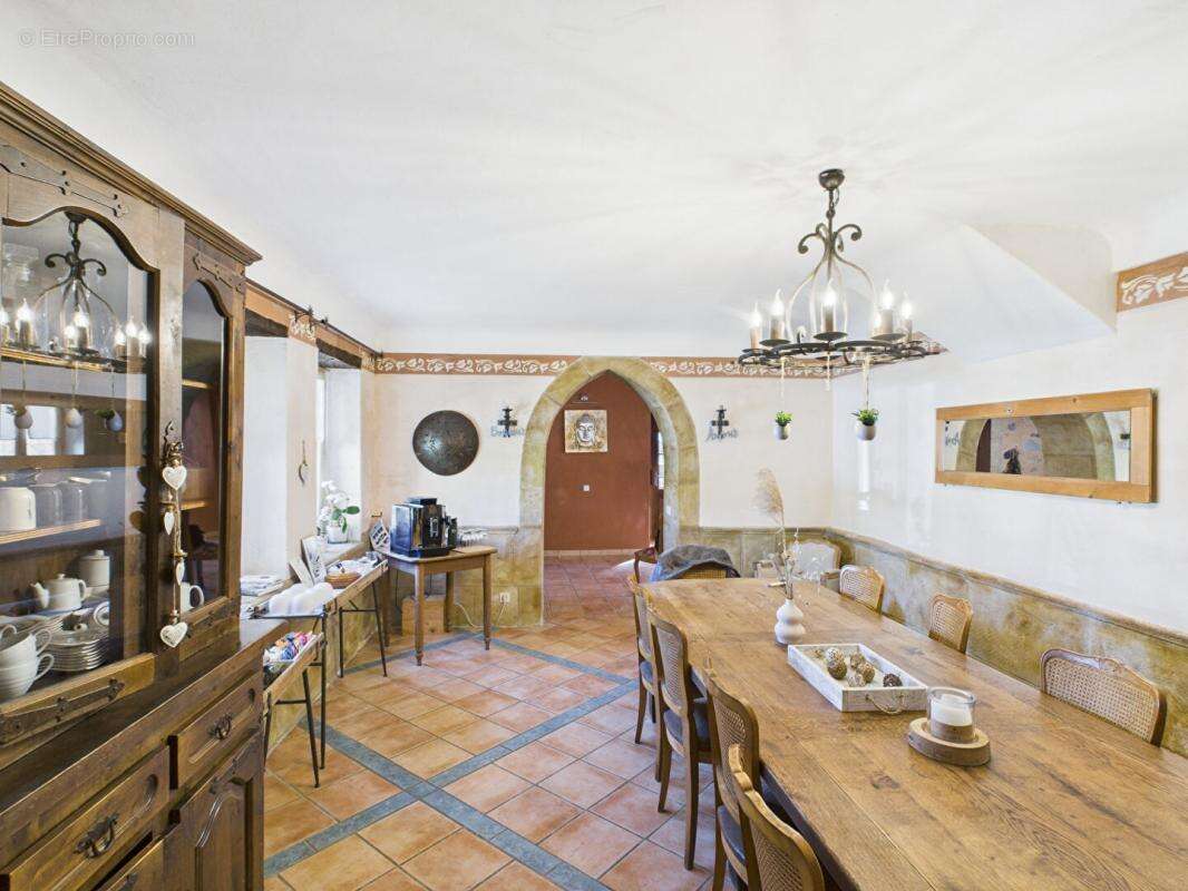 Maison à ALBA-LA-ROMAINE