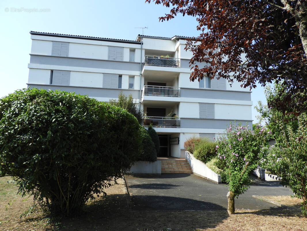 Studio avec balcon, cave et parking. - photo 1