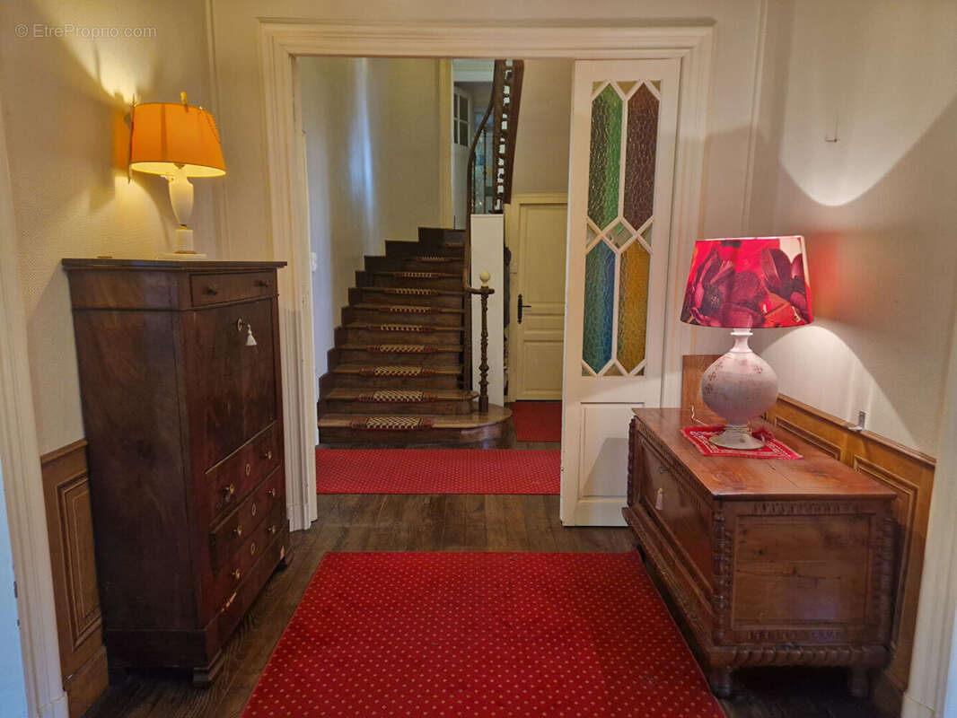 Maison de caractère restaurée avec jardin et garage - photo 9