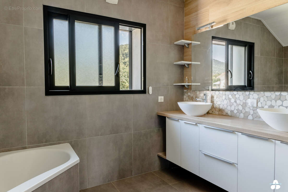 Maison à CRANVES-SALES