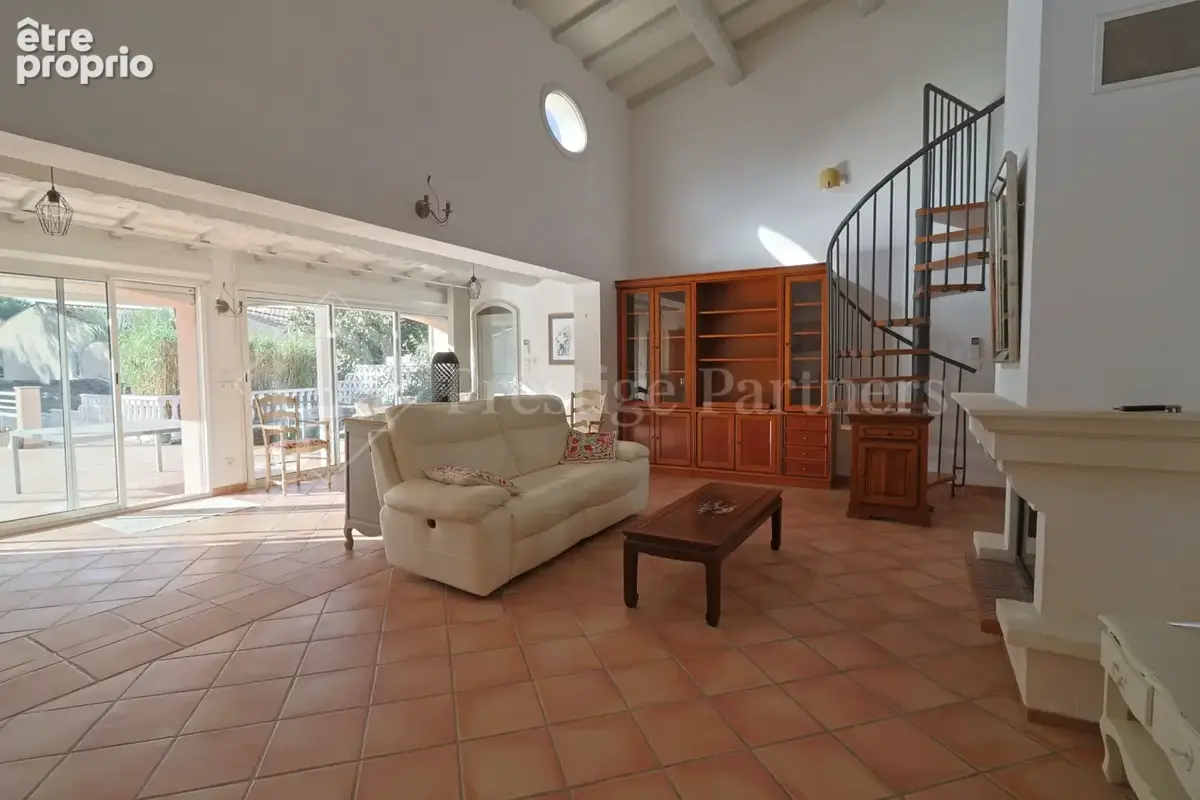 Charmante villa avec piscine chauffée et dépendance - photo 4
